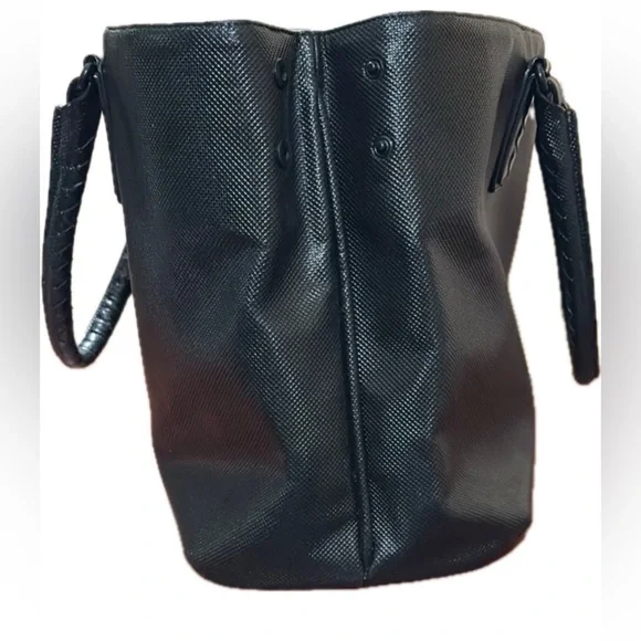 Bottega Veneta Black Leather Tote with Minimalist Design - Picture 5 of 6